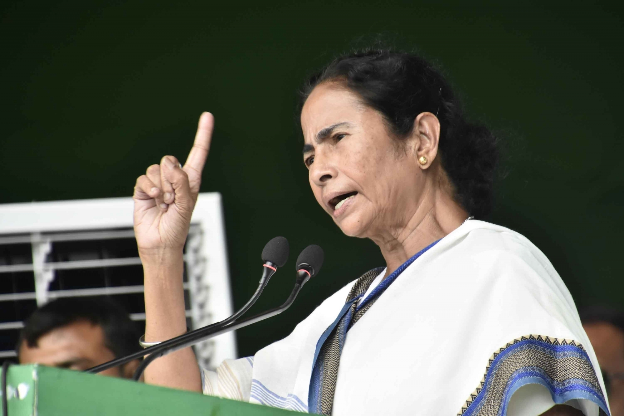 बेशर्म नरेंद्र मोदी को प्रधानमंत्री बने रहने का कोई हक नहीं: ममता