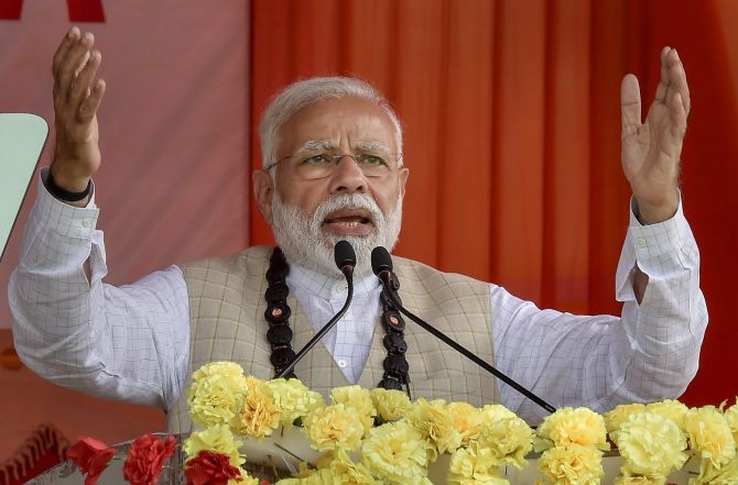 आखिर खुद ही क्यों दोहरा रहे हैं प्रधानमंत्री, ‘मोदी जीत गया है, इस बात को सच मत मानना...’