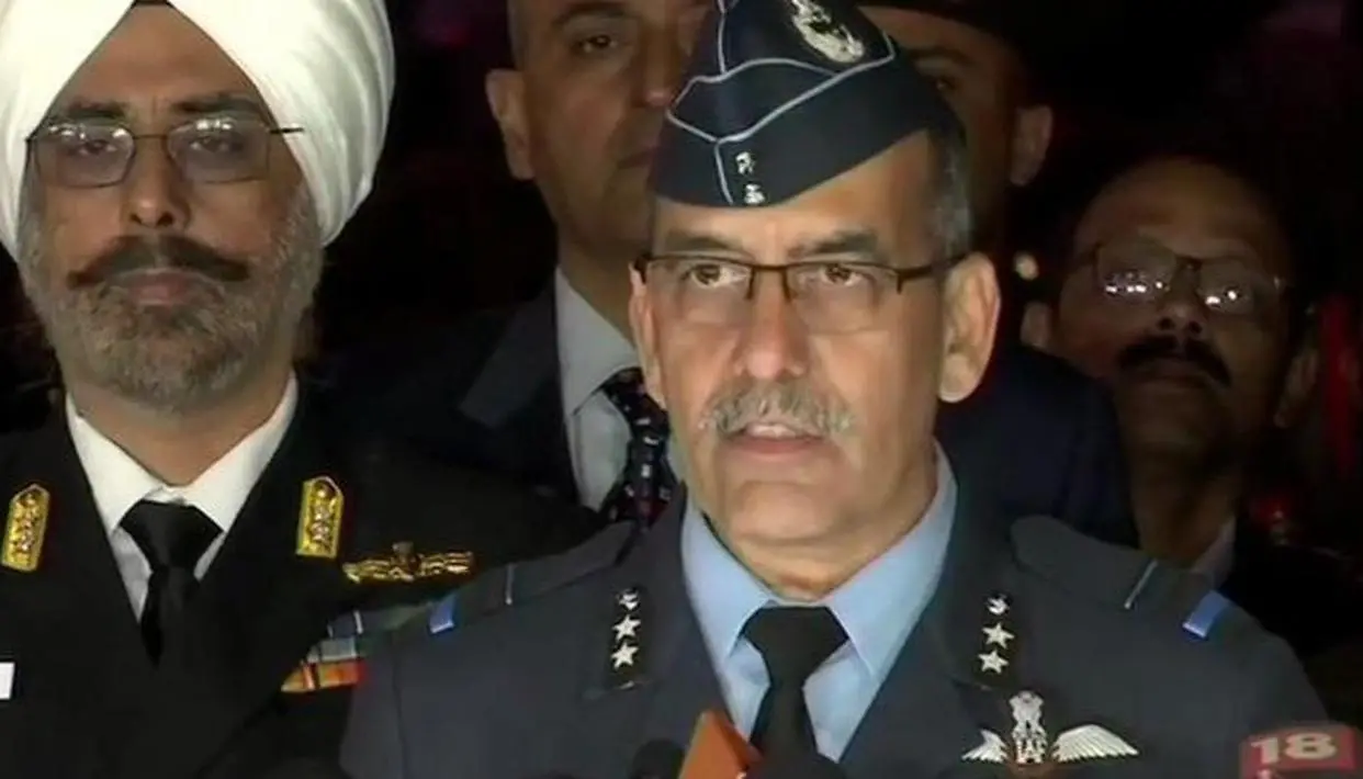 भारतीय वायुसेना ने दिए एफ-16 विमान को मार गिराने के सबूत, देखें एनकाउंटर के दौरान की तस्वीरें