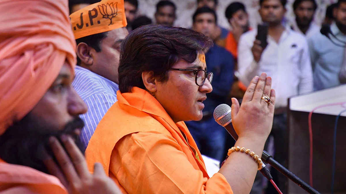 बीजेपी की प्रज्ञा सिंह ठाकुर पर चला चुनाव आयोग का डंडा, प्रचार पर लगी 72 घंटे की रोक