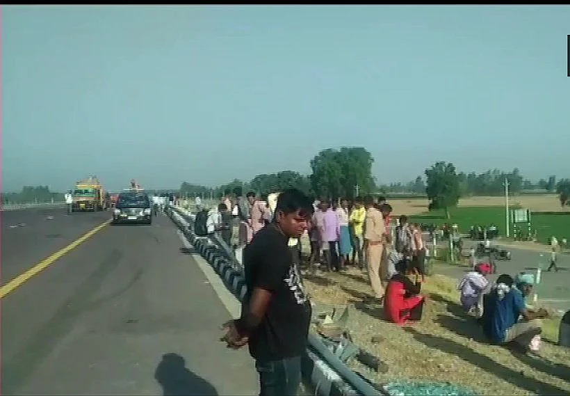लखनऊ-आगरा एक्सप्रेस-वे पर बड़ा हादसा, बस पलटने से बिहार जाने वाले 5 लोगों की मौत, 30 घायल