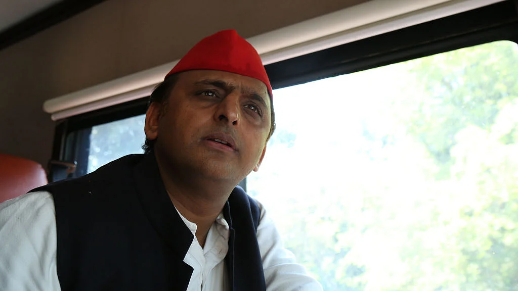 बाकी तीन चरणों का चुनाव असंवेदनशील बीजेपी के अहंकार और नामांकन रद्द किए गए असली चौकीदार के बीच: अखिलेश यादव