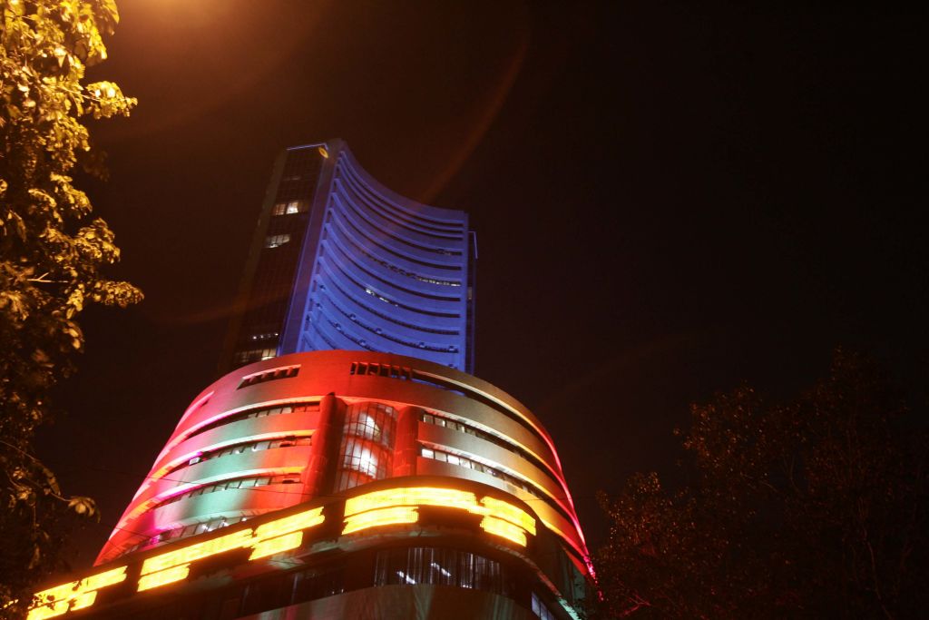 स्पष्ट बहुमत की बन रही केंद्र में सरकार, फिर आखिर क्यों गिरा शेयर बाजार!