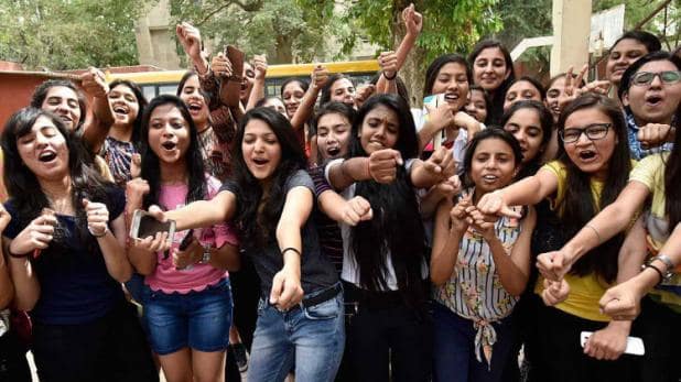 सीबीएसई 12वीं का रिजल्ट घोषित, यूपी की दो बेटियों ने किया टॉप, ऐसे देखें रिजल्ट
