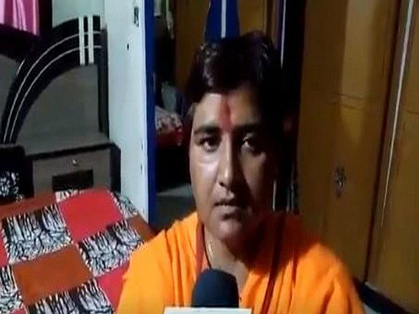 चुनाव खत्म, लेकिन याद रहेंगे रडार से बचाते बादल, इंटरव्यू का लीक पर्चा, गुफा वाली फोटो और प्रेस कांफ्रेंस