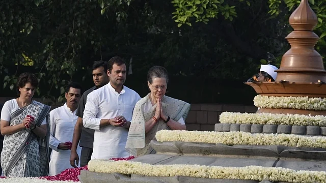 दिल्ली: सोनिया, राहुल, प्रियंका ने दी राजीव गांधी को श्रद्धांजलि, मनमोहन सिंह समेत कई वरिष्ठ नेताओं ने किया याद