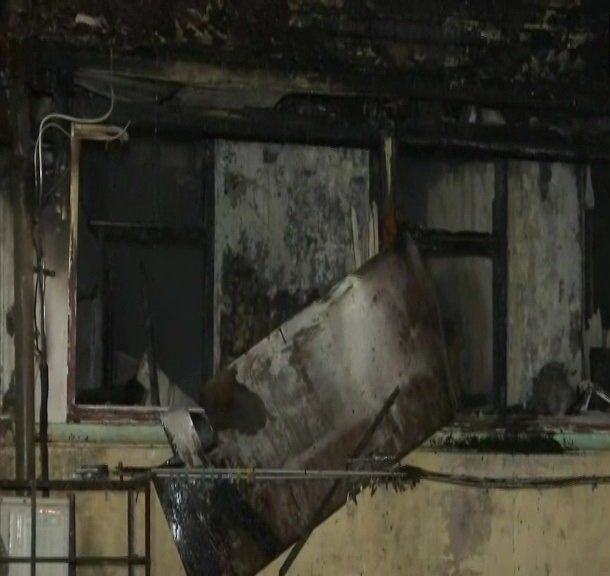 मुंबई के बोरी में भीषण आग, झुलसने से 2 की मौत, 2 घायल, 11 लोगों की बचाई गई जान
