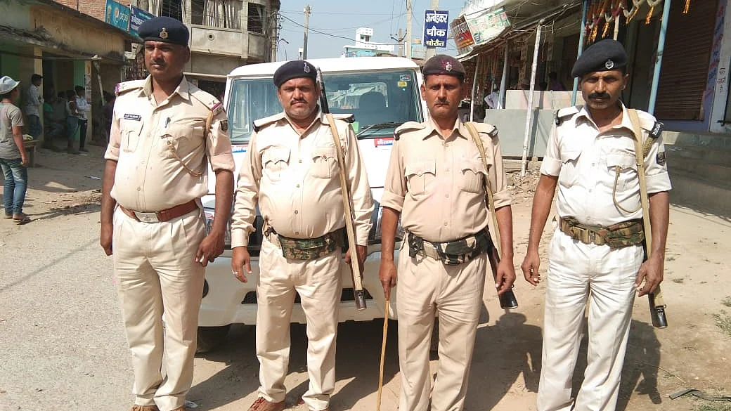 नीतीश के राज में बिहार पुलिस हुई बेकार, बैंक के कैशवैन से 50 लाख रुपए लुटकर अपराधी फरार