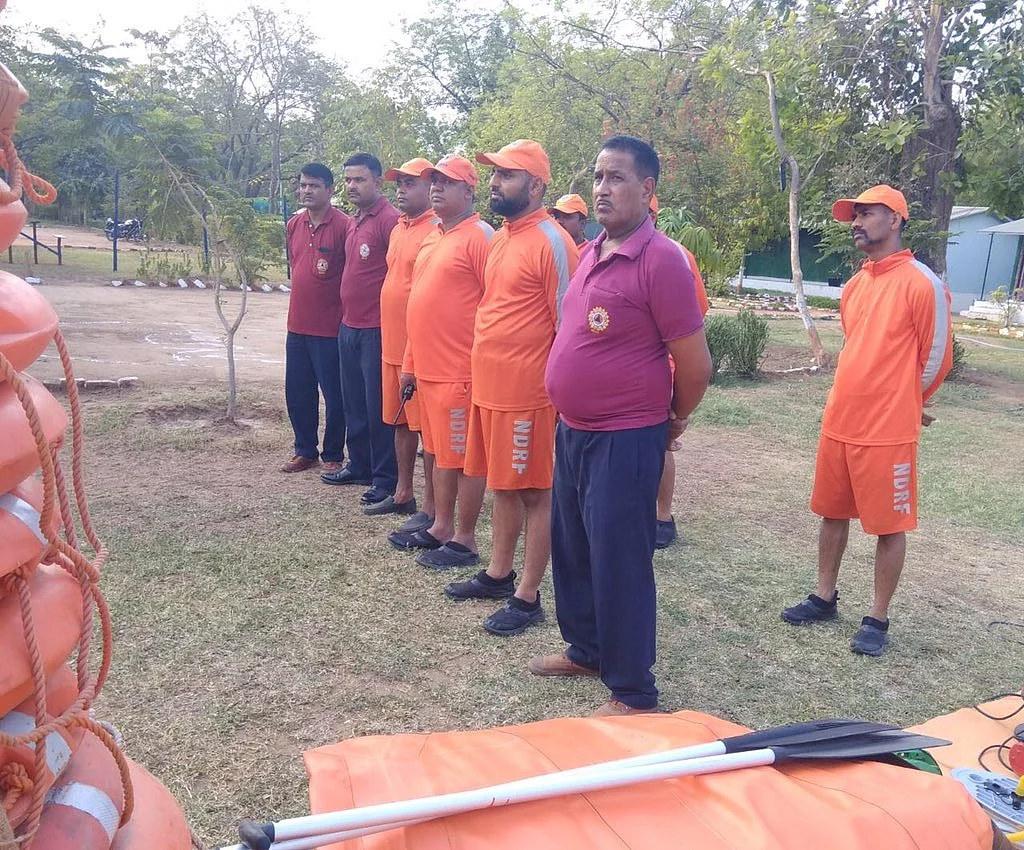 ‘वायु’ तूफान की महाराष्ट्र में दस्तक, गुजरात पहुंचने से पहले मचा हड़कंप, तस्वीरों में देखें तैयारी