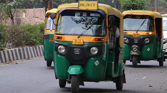 दिल्ली के लोगों पर महंगाई की मार, बढ़ गया ऑटो का किराया, जानिए कितना पड़ा जेब पर बोझ