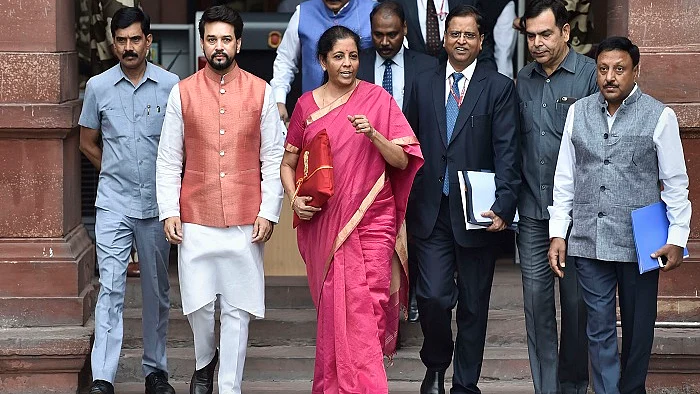 बजट को लेकर सोशल मीडिया में फूटा मध्यवर्ग का गुस्सा, कहा- ईमानदार टैक्सपेयर के लिए सबसे खराब बजट