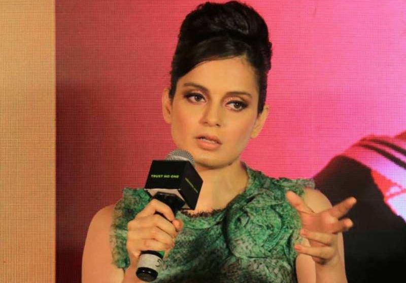 बॉलीवुड और मीडिया के संबंध नकली और सतही, निष्पक्ष पत्रकारिता के लिए स्टार्स से दूरी जरूरी