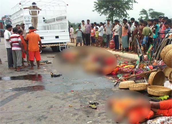 हरियाणा: पलवल में भीषण सड़क हादसे के बाद मची चीख पुकार, कांवड़ियों से भरी गाड़ी पलटी, 3 की मौत, 11 लोग घायल