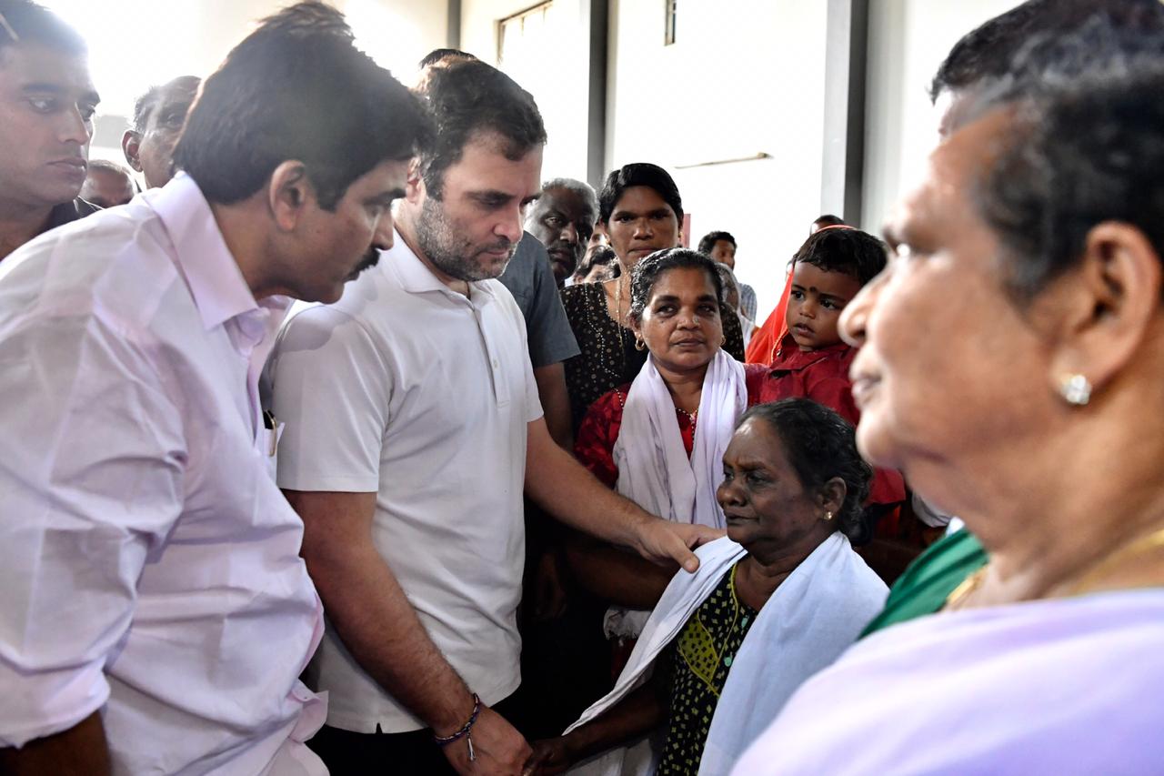 बड़ी खबर LIVE: बाढ़ से तबाह वायनाड पहुंचे राहुल गांधी, पीड़ितों से भेदभाव पर मोदी सरकार पर उठाया सवाल