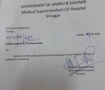कश्मीर में बेहद तनावपूर्ण हालात, कई नेता नजरबंद, 144 लागू, इंटरनेट बंद, स्कूल-कॉलेज बंद, रैली-जुलूस पर रोक