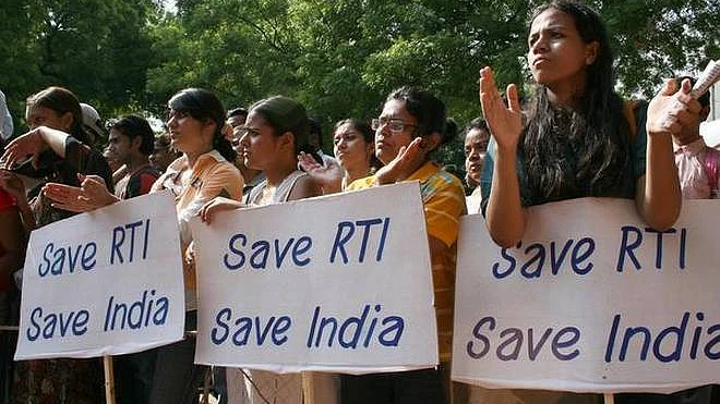 लंबे संघर्ष के बाद आम लोगों को मिले ‘सूचना के अधिकार’ में इस तरह बदलाव करना सरकार की खुली मनमानी