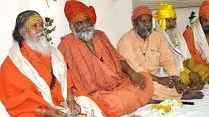 छात्रा से यौन उत्पीड़न के आरोपी स्वामी चिन्मयानंद को बड़ा झटका, संतों लिया ये फैसला