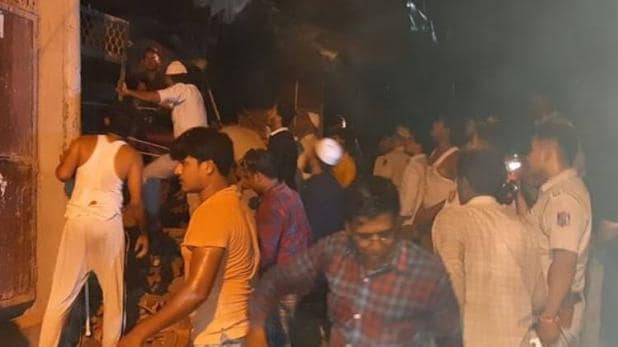 दिल्ली के सीलमपुर में चार मंजिला इमारत गिरी, 2 लोगों की मौत, 3 घायल