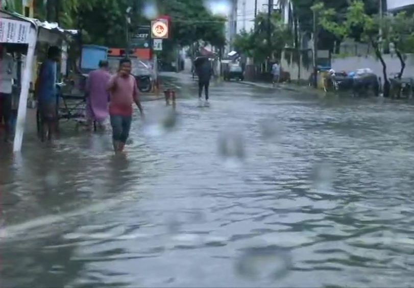 बिहार में भारी बारिश से आम जनजीवन अस्त-व्यस्त, अधिकांश जिलों में स्कूल बंद, अलर्ट जारी