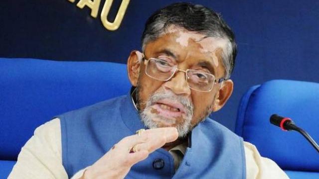 बेरोजगारों के जख्मों पर मोदी के मंत्री का नमक, बोले- देश में नहीं रोजगार की कमी, लोगों में है योग्यता की कमी
