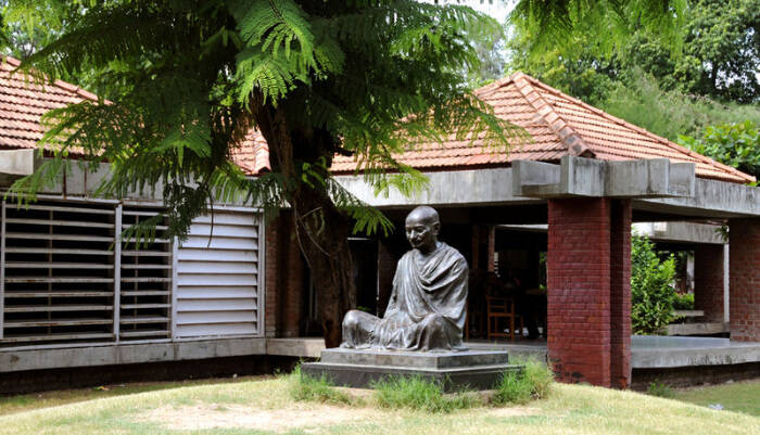 साबरमती आश्रम समेत कई ट्रस्टों की जमीन कब्जाने की कोशिश में सरकार, गांधीवादी सकते में