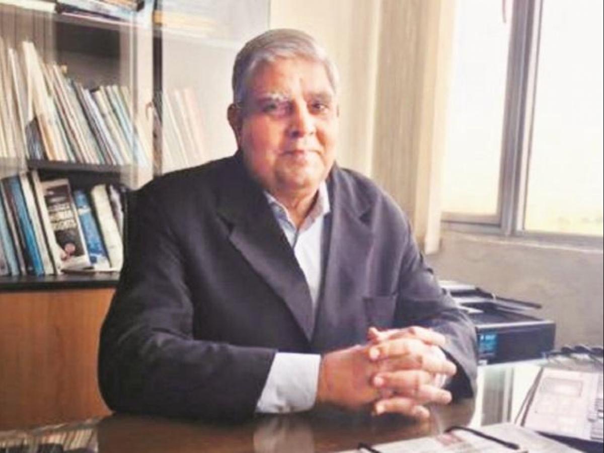 क्या एक दिन में 11 किताबें पढ़ सकते हैं आप, नहीं, तो बंगाल के राज्यपाल का दावा पढ़िए...