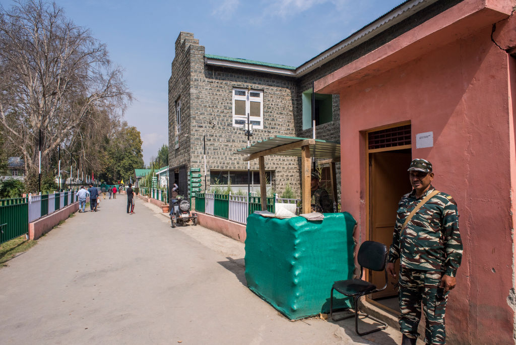 कश्मीर में 10 अक्टूबर से हट जाएगी पर्यटकों के आने पर लगी पाबंदी, हालात सामान्य होने का सरकार का दावा