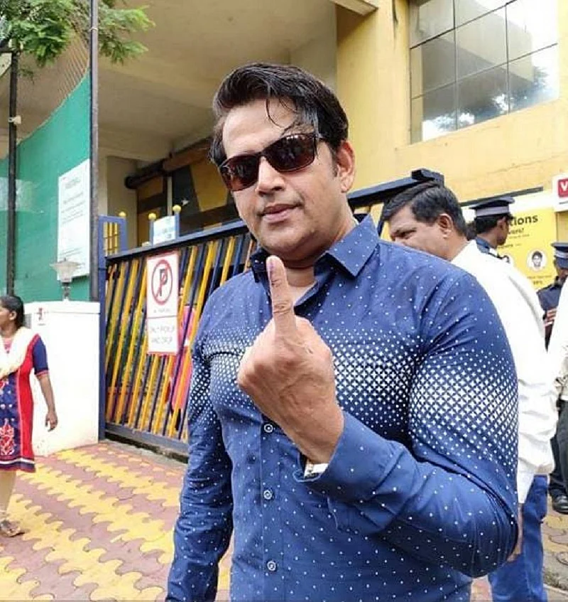 महाराष्ट्र-हरियाणा चुनाव: आमिर खान समेत इन सितारों ने डाले वोट, लोगों से की मतदान की अपील