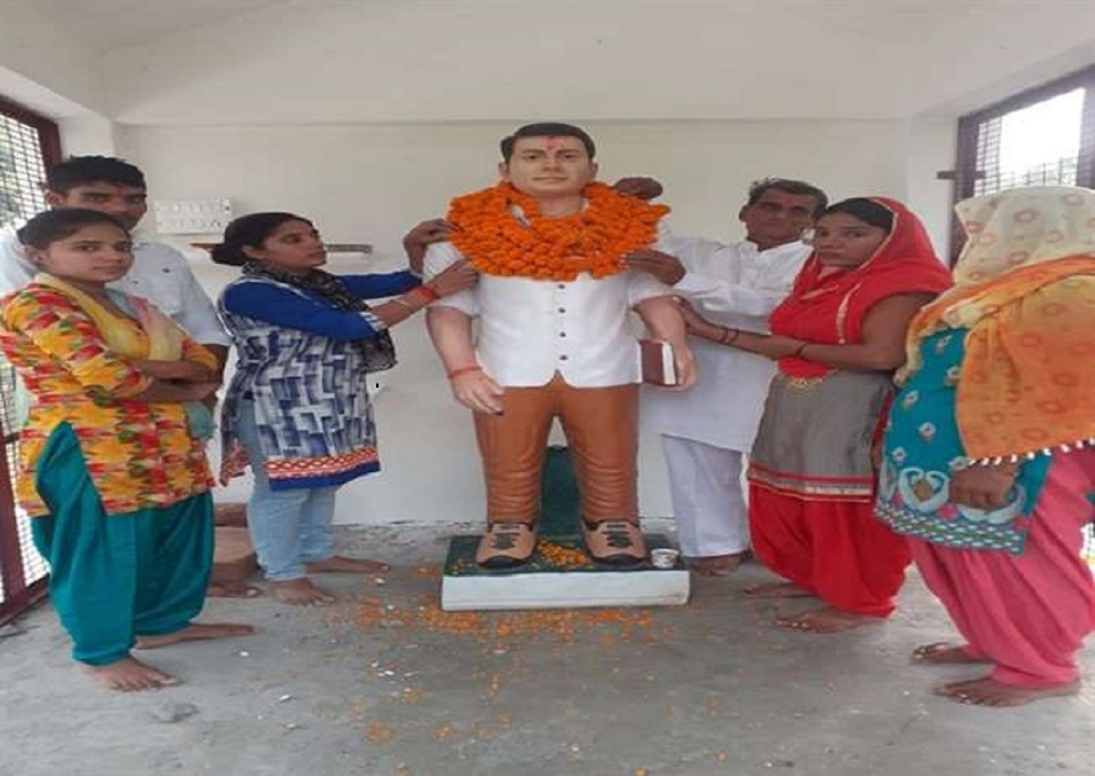 बुलंदशहर हिंसा में शहीद इंस्पेक्टर के हत्यारोपी की प्रतिमा स्थापित, दी गई गोरक्षक वीर की उपाधि