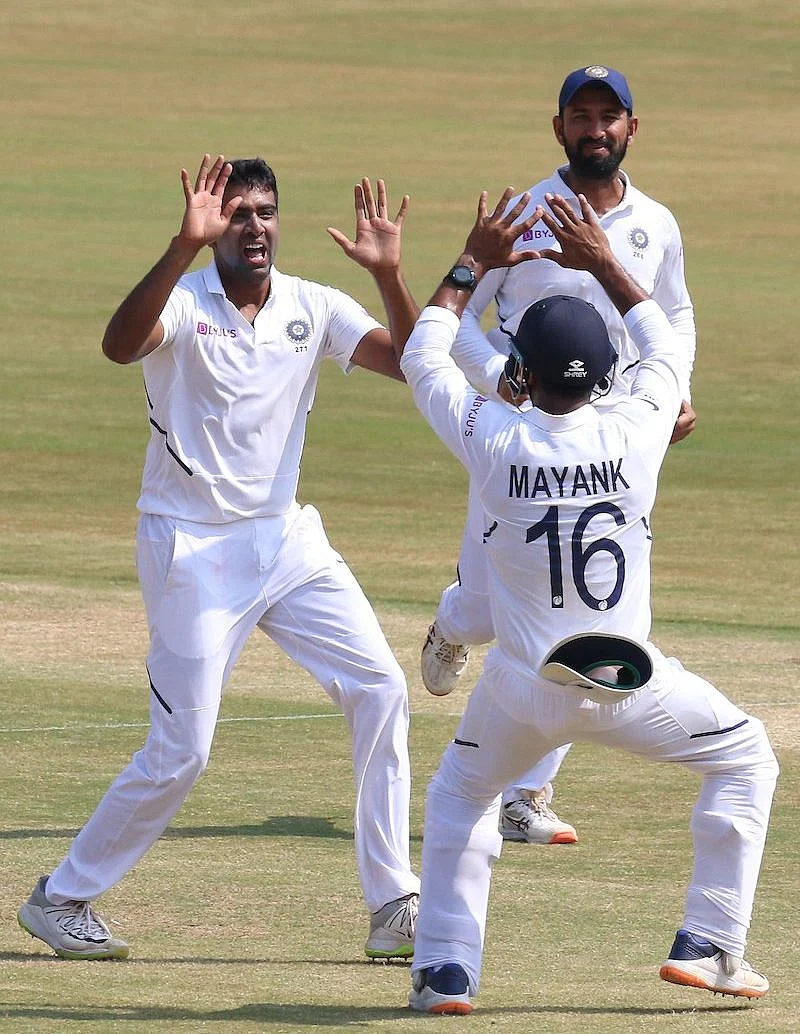 IND Vs SA 1st Test Match: टीम इंडिया ने साउथ अफ्रीका को 203 रनों से हराया, सीरीज में 1-0 की ली बढ़त