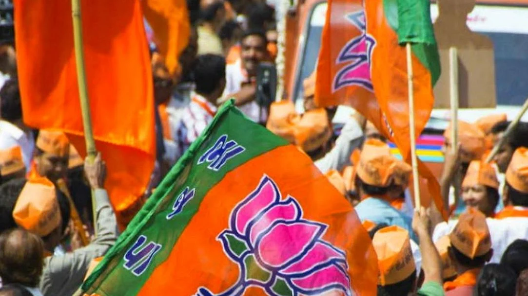 यूपी: सत्ता के नशे में चूर बीजेपी विधायक के बिगड़े बोल, अधिकारियों को कहा- जूते मारकर कराऊंगा काम, वीडियो वायरल