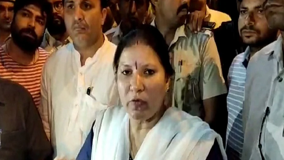 हरियाणा में बंद मिले ईवीएम स्ट्रांग रूम के कैमरे, बिल्डिंग में घूम रहे थे अनजान लोग और फिर...