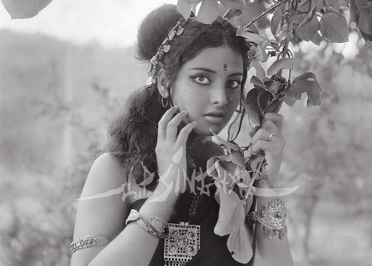 जन्मदिन विशेष: आखिर वो कौन है जिसे किताब की तरह रोज़ पढ़ती हैं खूबसूरत रेखा