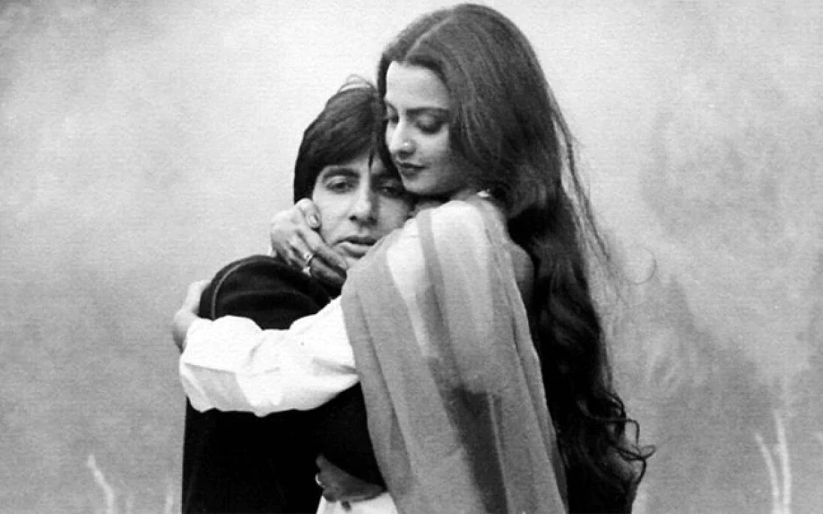 जन्मदिन विशेष: आखिर वो कौन है जिसे किताब की तरह रोज़ पढ़ती हैं खूबसूरत रेखा