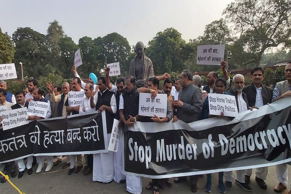 महाराष्ट्र के संदर्भ में हरिवंश राय बच्चन की कविता: नंगा नाचे चोर बलैया, नंगा नाचे...