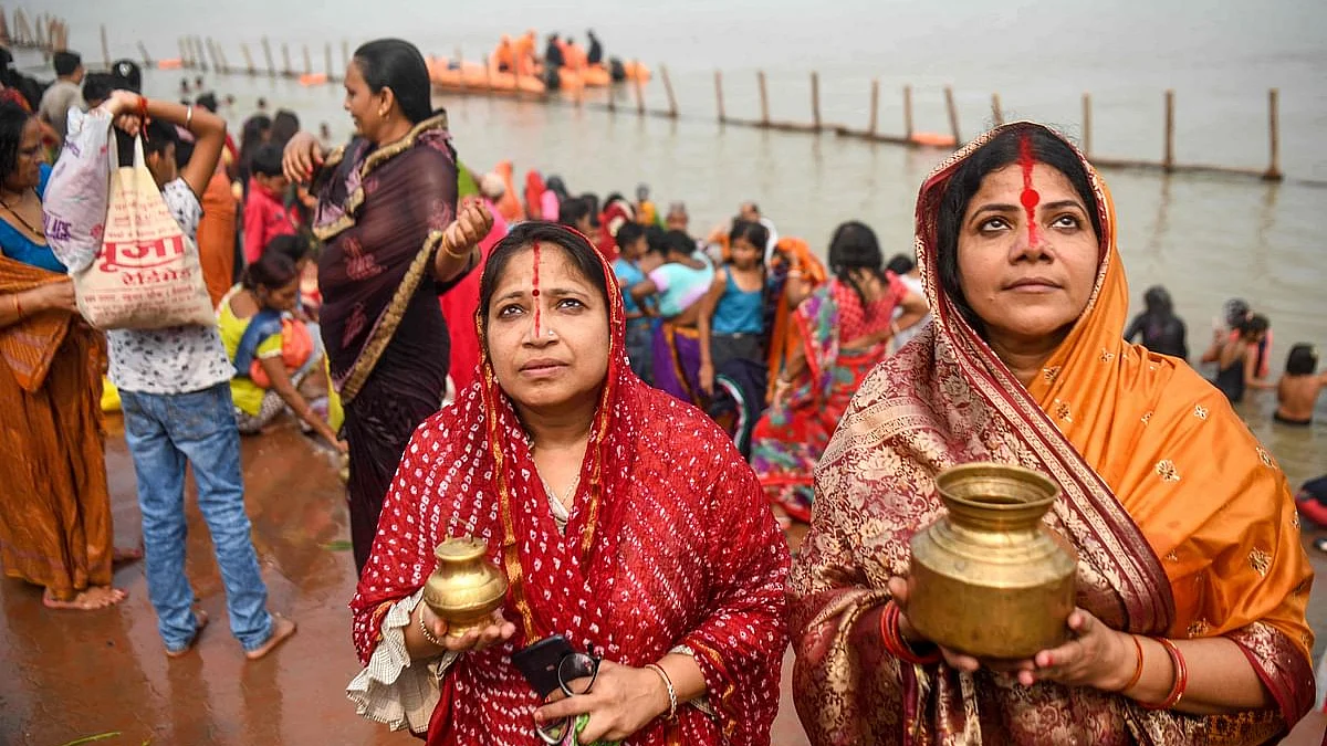भगवान भास्कर की भक्ति में सराबोर हुआ बिहार, चारों ओर गूंजे छठी मईया के गीत, किए गए सुरक्षा के पुख्ता इंतेजाम