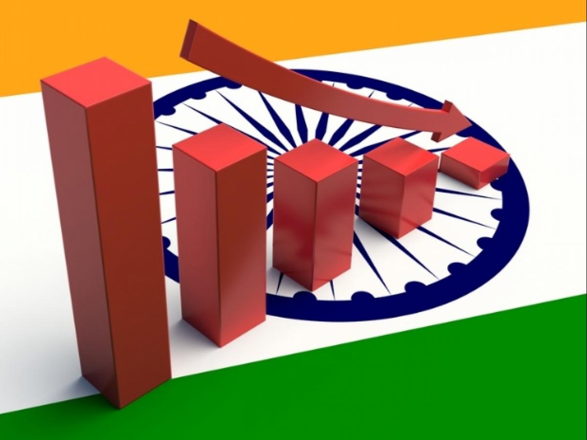 आर्थिक मोर्चे पर मोदी सरकार को एक और झटका, इंडिया रेटिंग ने विकास दर का अनुमान घटाया