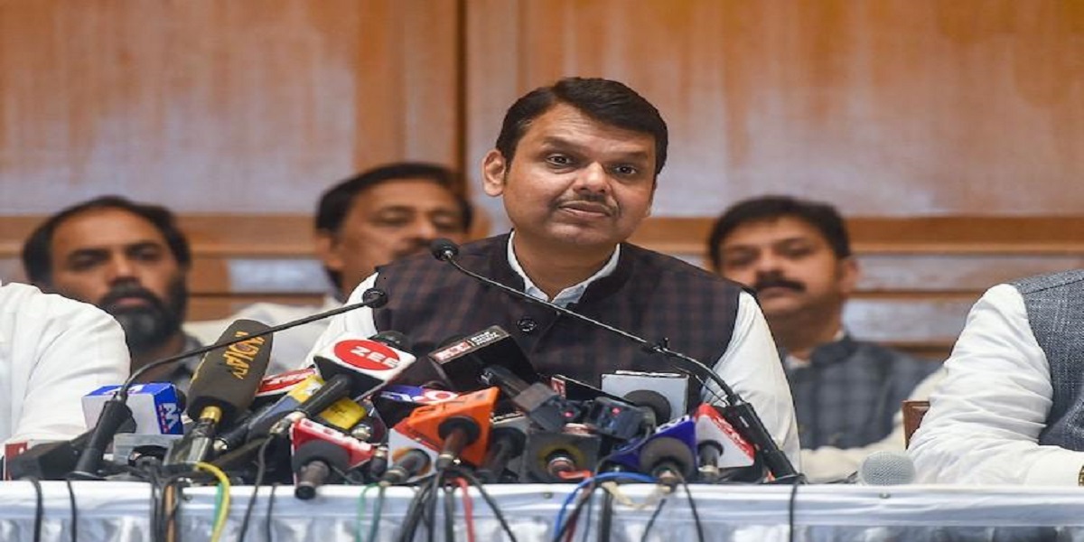 पवार के आगे बेबस हुई बीजेपी, फ्लोर टेस्ट से पहले फडणवीस ने किया इस्तीफे का ऐलान