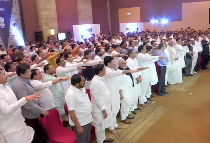 महाराष्ट्र में महाअगाड़ी ने दिखाया दम, हयात होटल में जुटे शिवसेना-एनसीपी और कांग्रेस के 162 विधायक, ली एकजुटता की शपथ