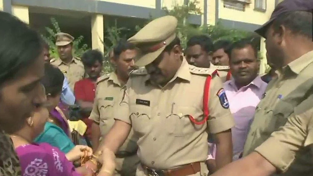 हैदराबाद एनकाउंटर: क्या अब ये मान लेना चाहिए कि देश की पुलिस भी भीड़ तंत्र का सक्रिय हिस्सा बन गई है?