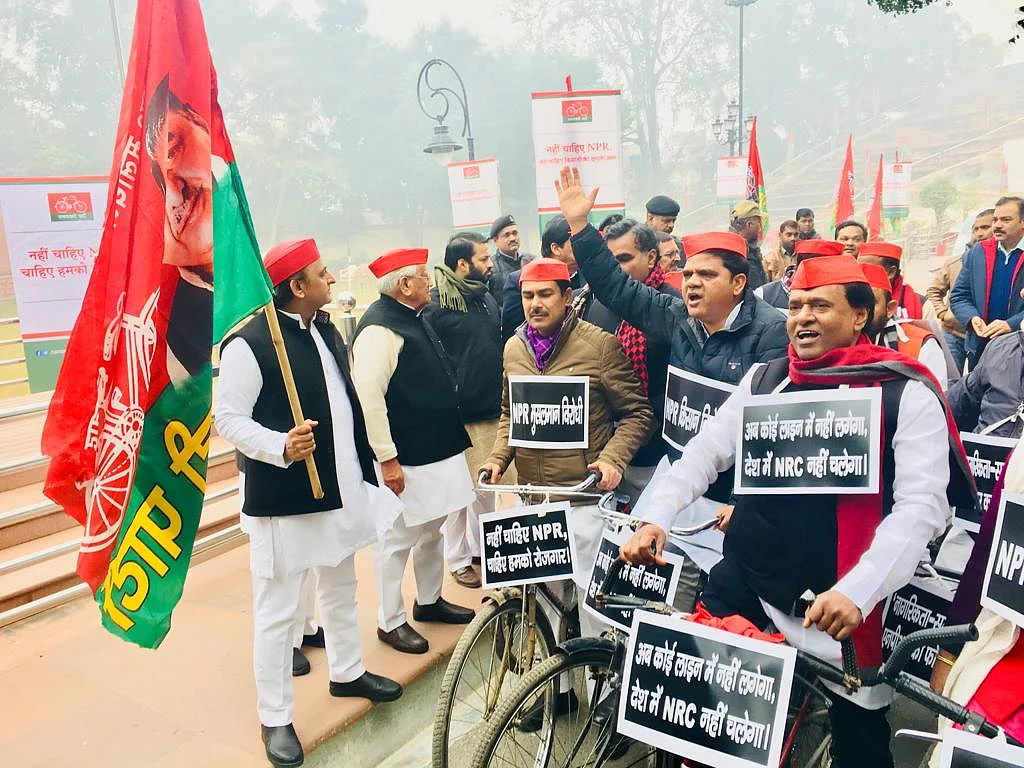 CAA-NRC के विरोध में समाजवादी पार्टी का साइकिल मार्च, अखिलेश बोले- धर्म के आधार पर नागरिकता देना चाहती है BJP