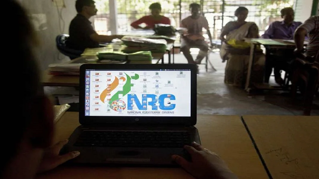आखिर कितना झूठ बोलेंगे मोदी और शाह, गृह मंत्रालय ही कहता है- NRC का पहला कदम है NPR