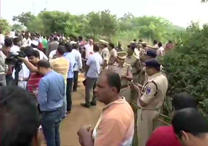 हैदराबाद गैंगरेप: डॉक्टर के पिता बोले, ‘मेरी बच्ची की आत्मा को अब शांति मिलेगी’, निर्भया की मां बोलीं- हो गया इंसाफ