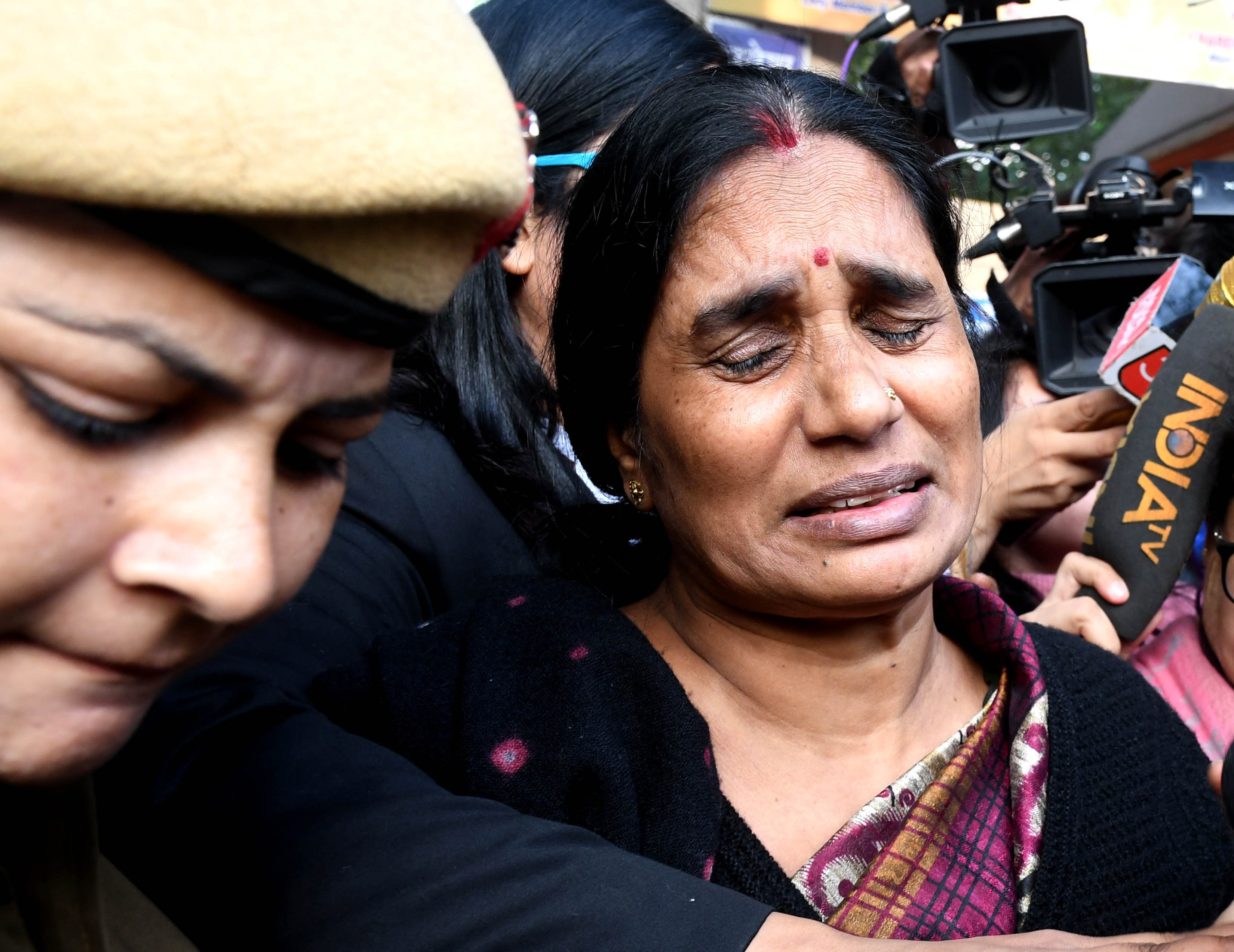 निर्भया केस: दोषी मुकेश की याचिका राष्ट्रपति ने की खारिज, पीड़िता की मां की आंखों से छलके आंसू, जानिए क्या कहा?