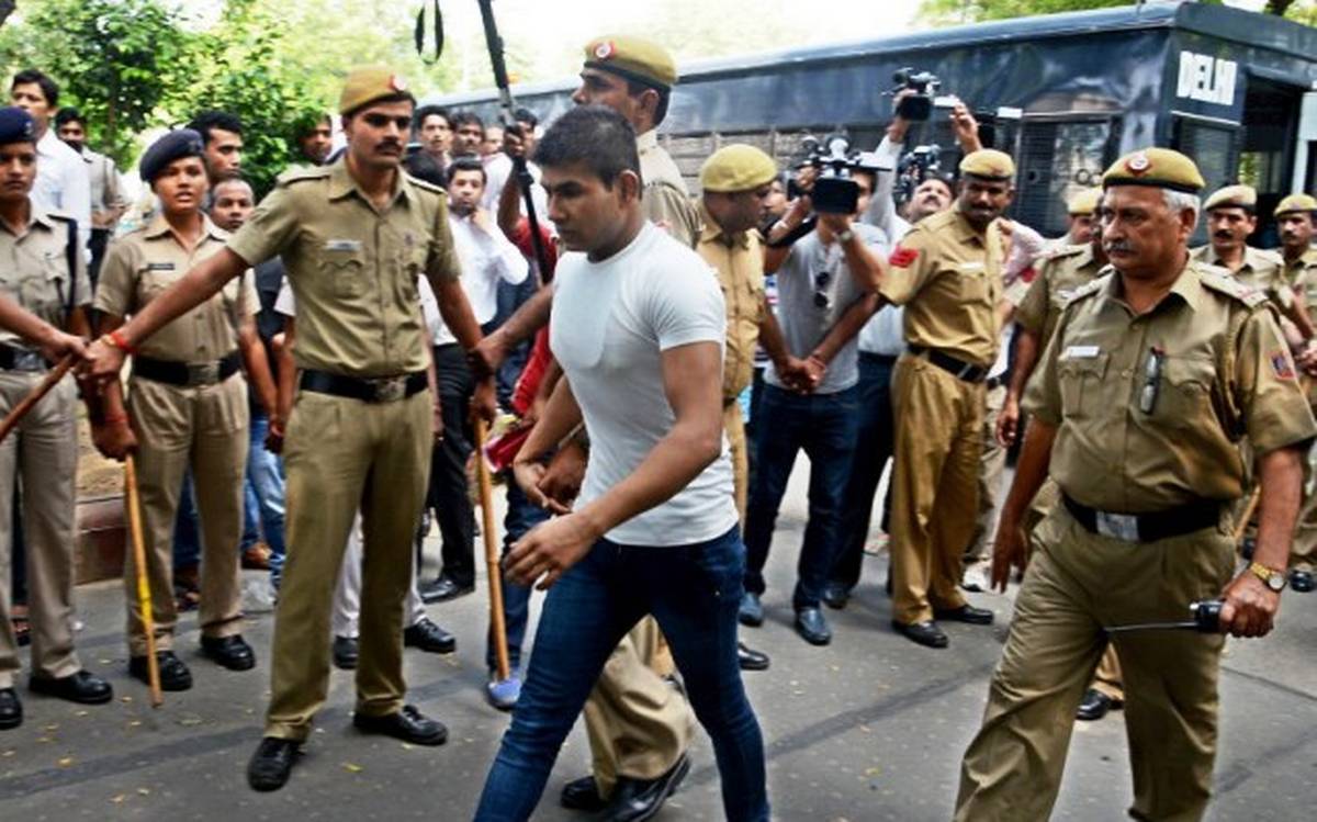 निर्भया केस: जेल में पिता से मिलकर रोया दोषी विनय शर्मा, जानें क्या कहा?