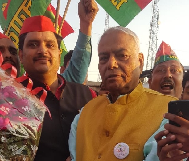 यशवंत सिन्हा का मोदी सरकार पर हमला, कहा- देश को धर्म के आधार पर बांटने की हो रही कोशिश, खतरे में संविधान