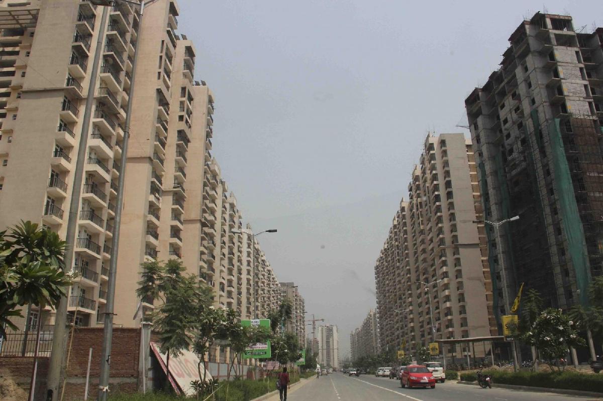 अर्थ जगत की 5 बड़ी खबरें: NCR में अपने सपनों के घर का इंतजार कर रहे 75 हजार खरीदार, नए साल पर थमे पेट्रोल, डीजल के दाम