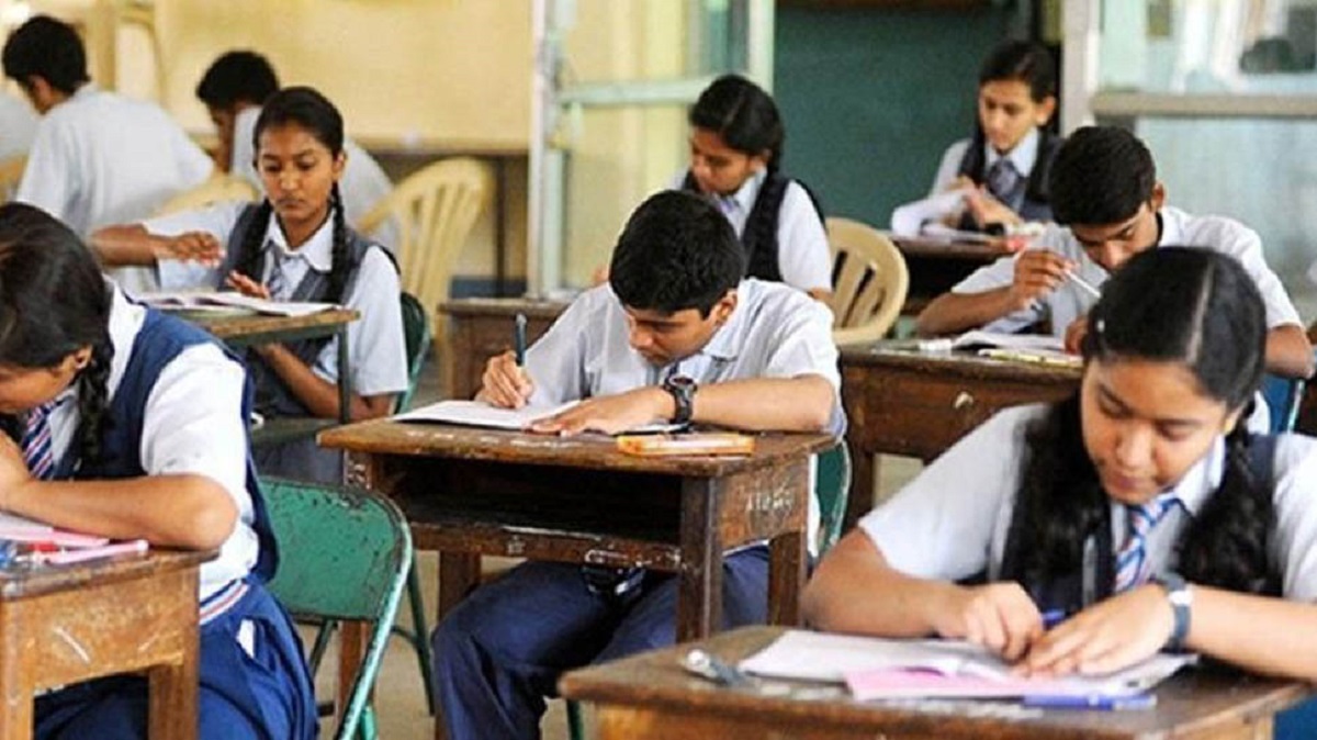 CBSE की 10वीं और 12वीं की परीक्षा के लिए 75 % से कम हुआ अटेंडेंस तो छात्र नहीं दे पाएंगे एग्जाम, अधिसूचना जारी
