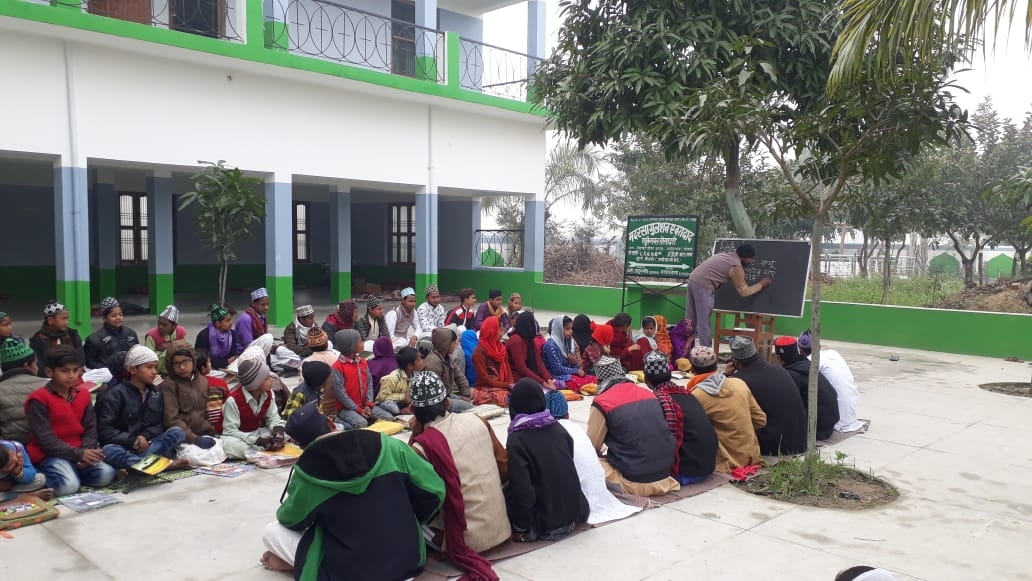 ऐसा देश है मेरा! जहां हिंदू बच्चे गुनगुनाते हैं ‘उर्दू तराने’, मुस्लिम रटते हैं ‘संस्कृत श्लोक’