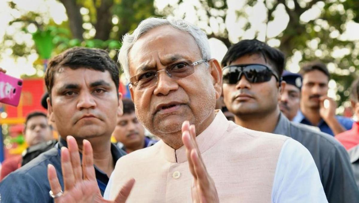 बिहार के अस्पतालों और सड़कों की हालत पता होती नीतीश कुमार को तो दिल्ली में डींगे नहीं हांकते